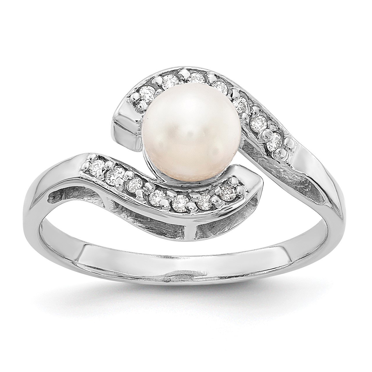 14k White Gold 5.5mm FW Cultured Pearl AA Diamond ring